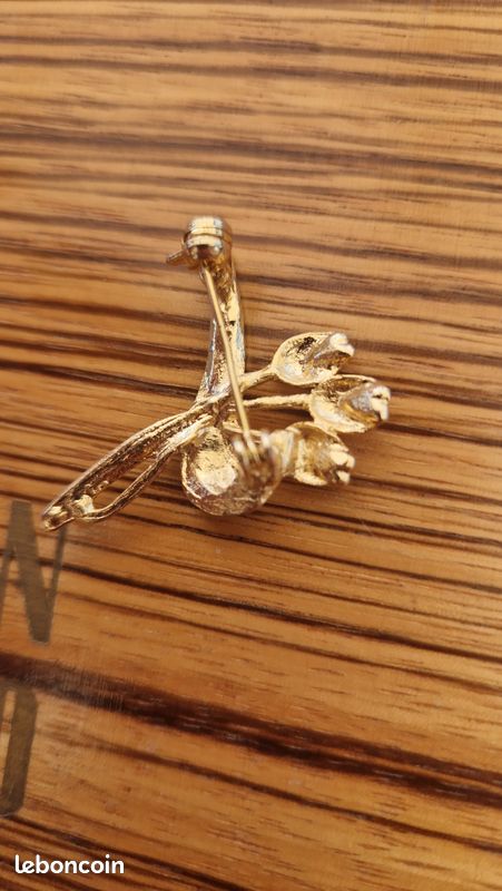 Broche Fantaisie Vintage En Métal Doré Avec Motif Fleurs - Bijou Ancien, Sans Marque - Occasion