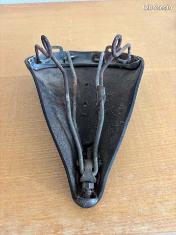 Ancienne Selle de Vélo en Cuir Marron Marque LAMPLUGH