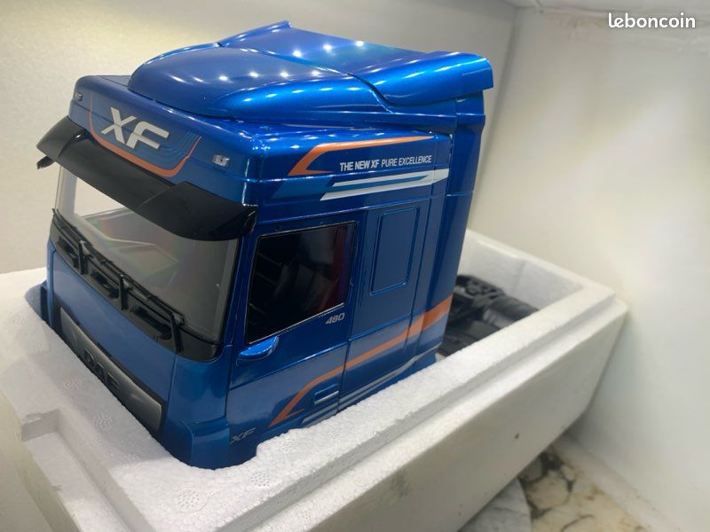 DAF XF SPACE cab bleue 2018 Premium classicXXS 1/18 (image 8)