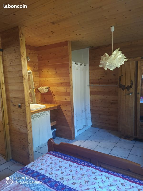 Maison type chalet au calme avec terrasses et jardins (image 9)