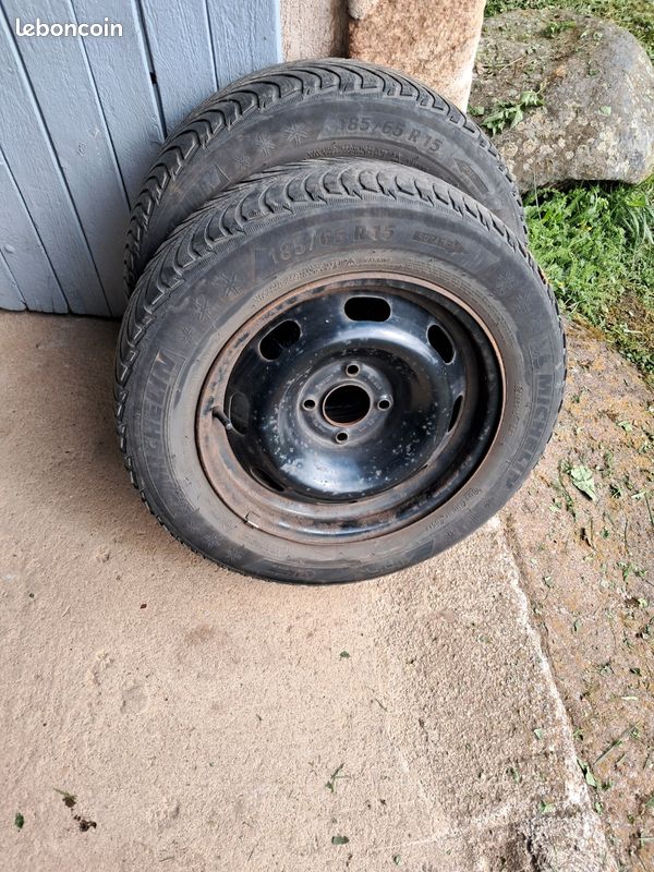 Vends 2 roues neige michelin en 185 65 15.convient pour xsara 208 et c3 (image 3)
