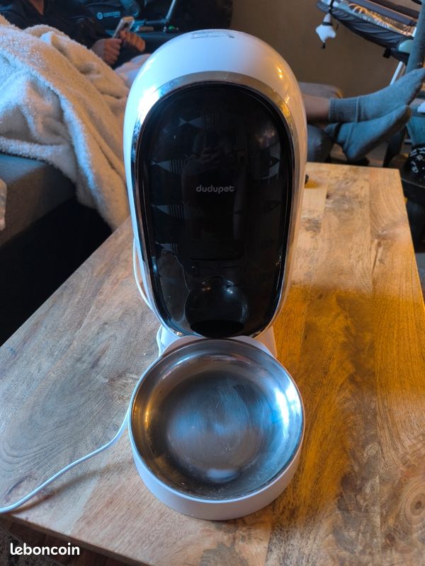 Distributeur automatique de croquettes chat (image 2)