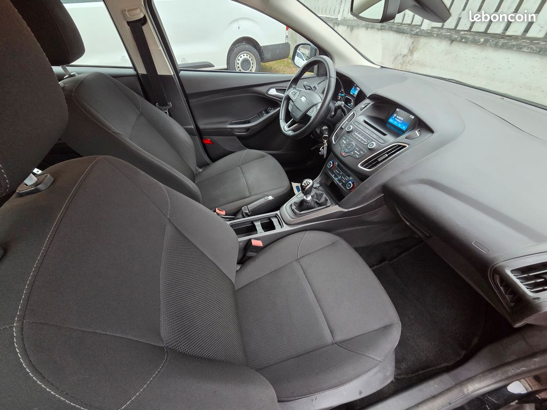 Ford Focus III EcoBoost 125CH Trend S&S (image 5)