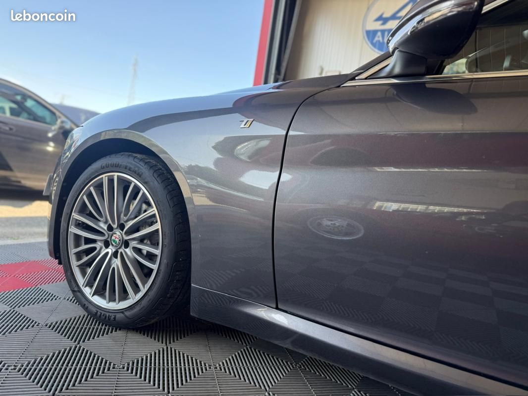 Alfa Romeo Giulia MY20 2.2 190 ch AT8 Ti (image 2)
