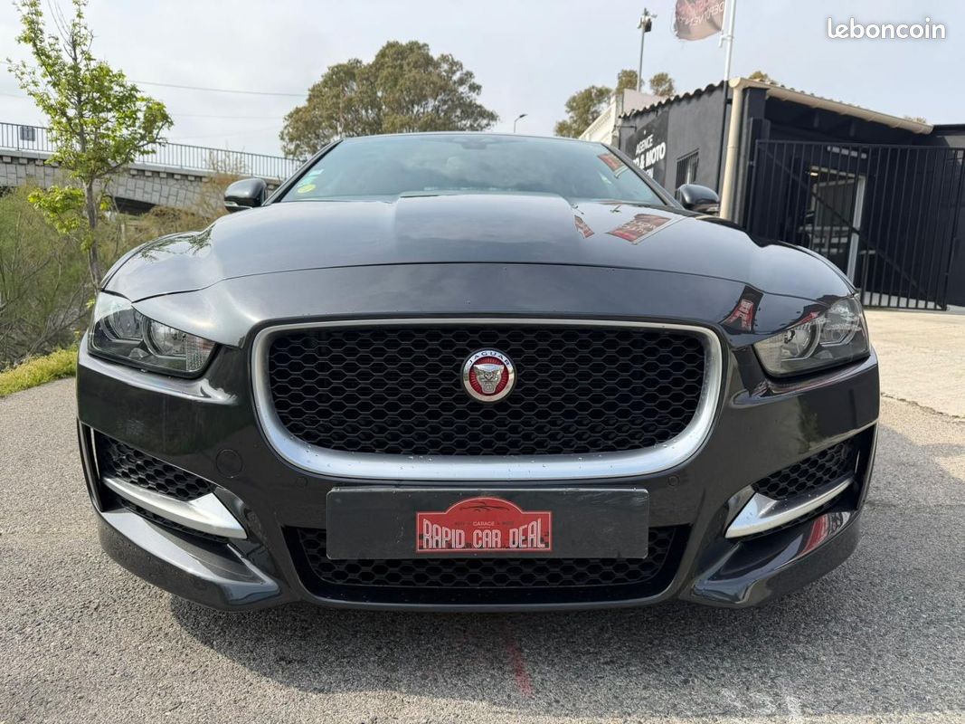 JAGUAR XE 2.0 D - 180 - BVA - AWD BERLINE R-Sport PHASE 1 (image 9)