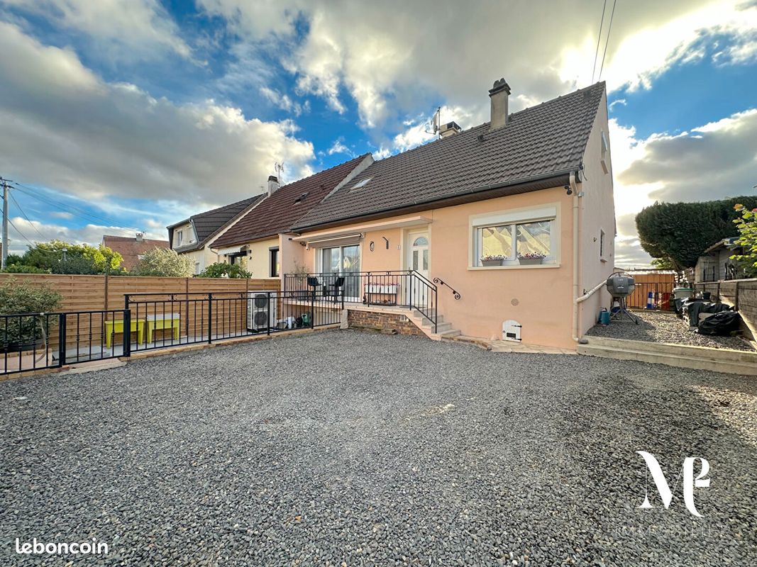 Maison 5 pièces 110 m² · à Fosses · 110 m² · 320 000 €