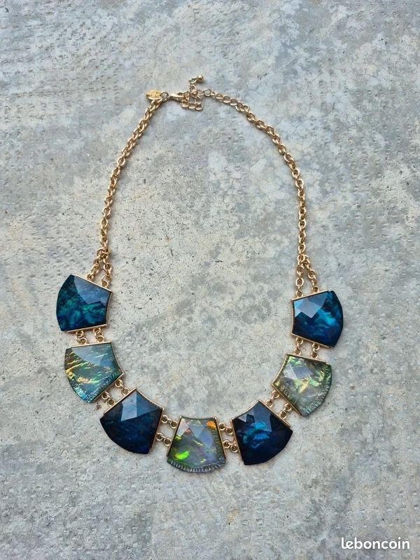 Collier plastron irisé Neuf (image 1)