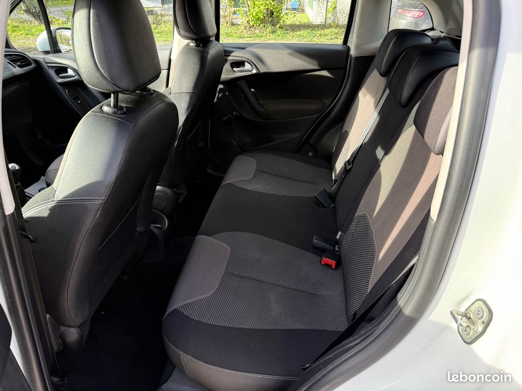 Citroën C3 1.4 HDi 70ch Attraction Pack - GPS - Bluetooth - Révisée & Garantie 6 mois (image 11)
