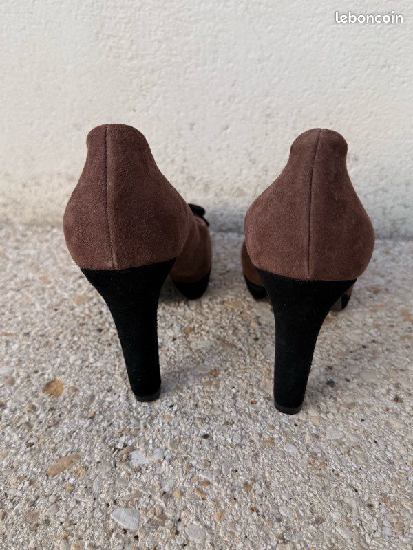 Escarpins taupe et noir en nubuck Elizabeth Stuart (image 5)