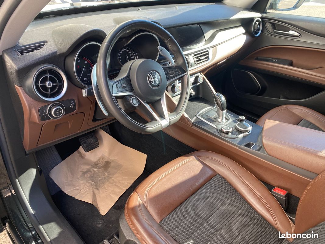 Alfa Romeo STELVIO Lusso Q4 (image 12)