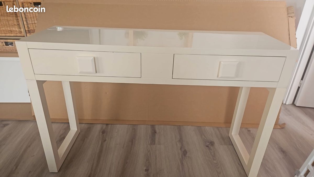 Console (image 1)
