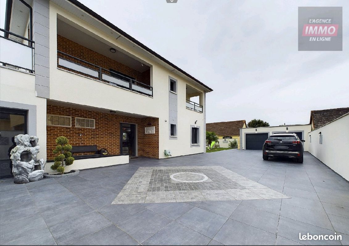 Maison 8 pièces 310 m² à Oissel