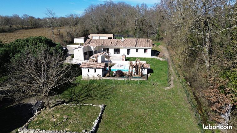 Villa 8 pièces 226 m²