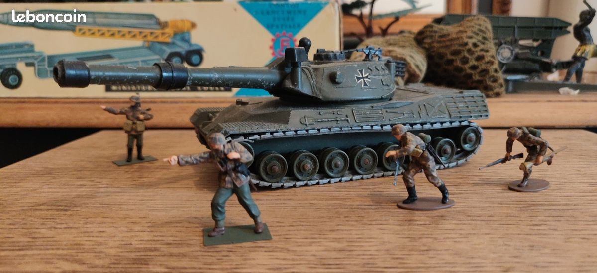 Dinky toys 1950' char LIGHT TANK DRAGON militaire en trés bon état y Dinky toys 1950' char LIGHT TANK DRAGON militaire en trés bon état y