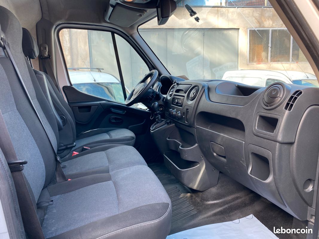 RENAULT MASTER 3 III F3300 L2 H2 Grand Confort 2L3 DCI 145 ch Galerie GPS chaîne de distribution 2019 Attelage (image 4)