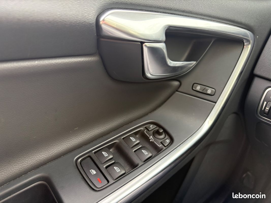 VOLVO V60 CROSS-COUNTRY 2.0 150ch PLUS D3 GEARTRONIC ENTRETIEN CONSTRUCTEUR (image 12)