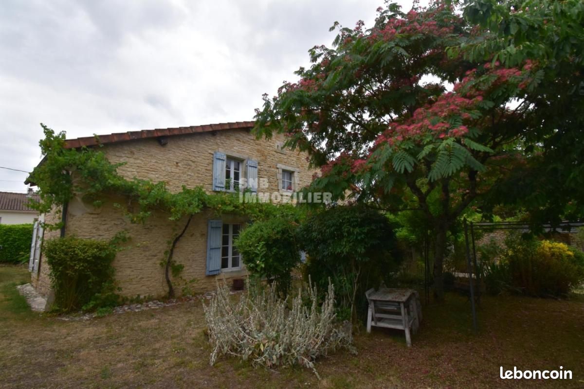 Maison 5 pièces 252 m² · à Rivières · 252 m² · 299 999 €