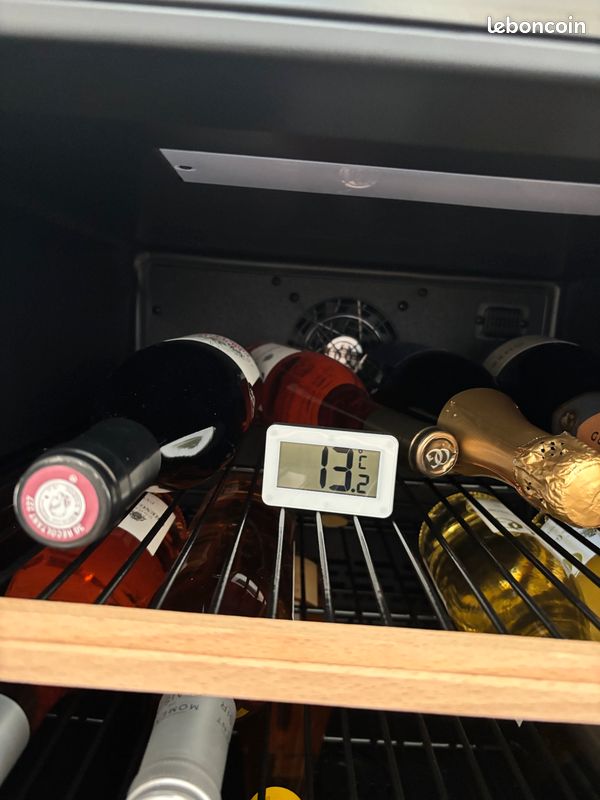 Cave à vin Climadiff 56 bouteilles – défaut 2 zones, refroidit – à venir chercher (image 3)