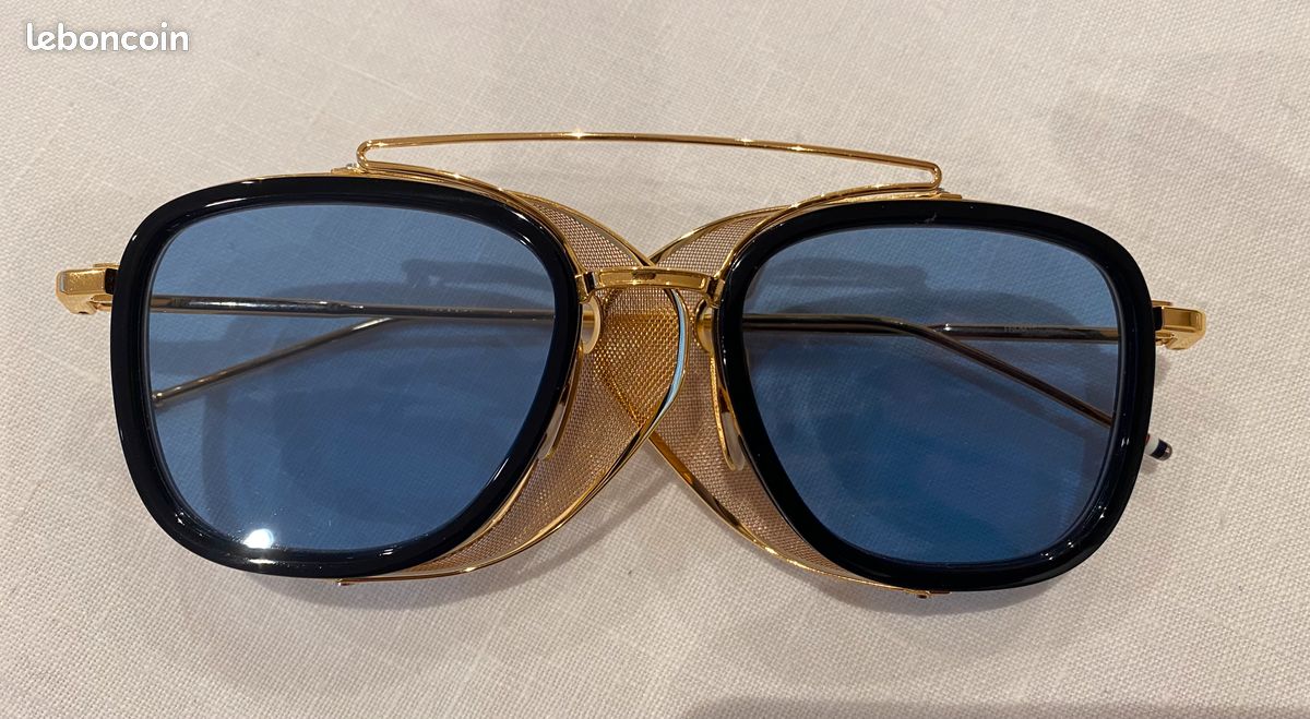 Lunettes De Soleil Thom Browne TB-808-C Bleu Marine & Doré - Modèle Japonais Avec écrans Latéraux En Maille