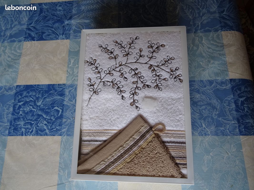 Serviette de toilette NEUVE (image 1)