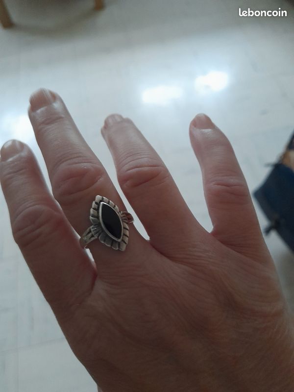 Bague en argent et pierre noire, femme Montres Bijoux