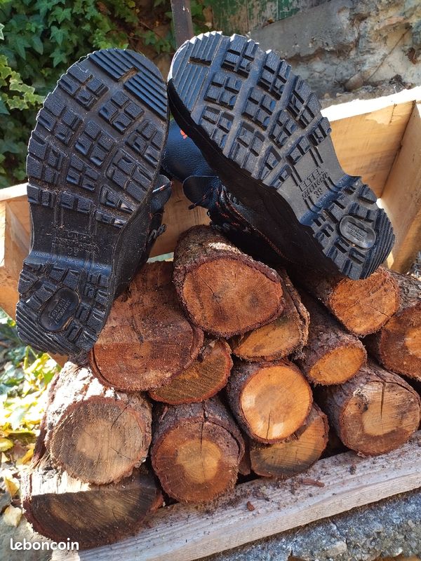 Vend paire de chaussures STIHL T39 (image 2)