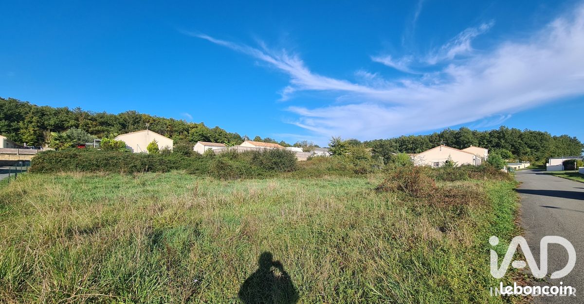 Terrain 906 m² · à Ligugé · 906 m² · 68 420 €