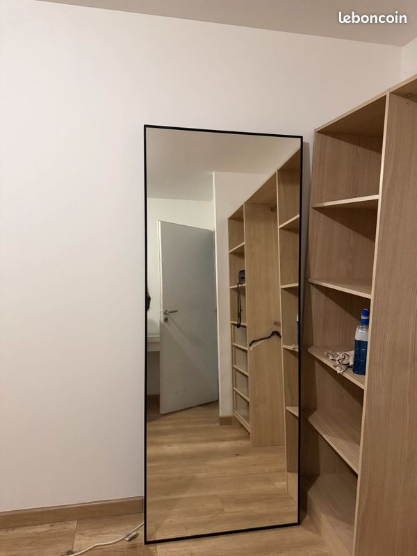 Miroir IKEA sur pied noir (image 1)