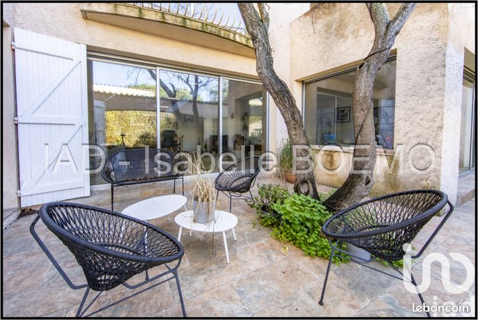 Villa 9 pièces 216 m²