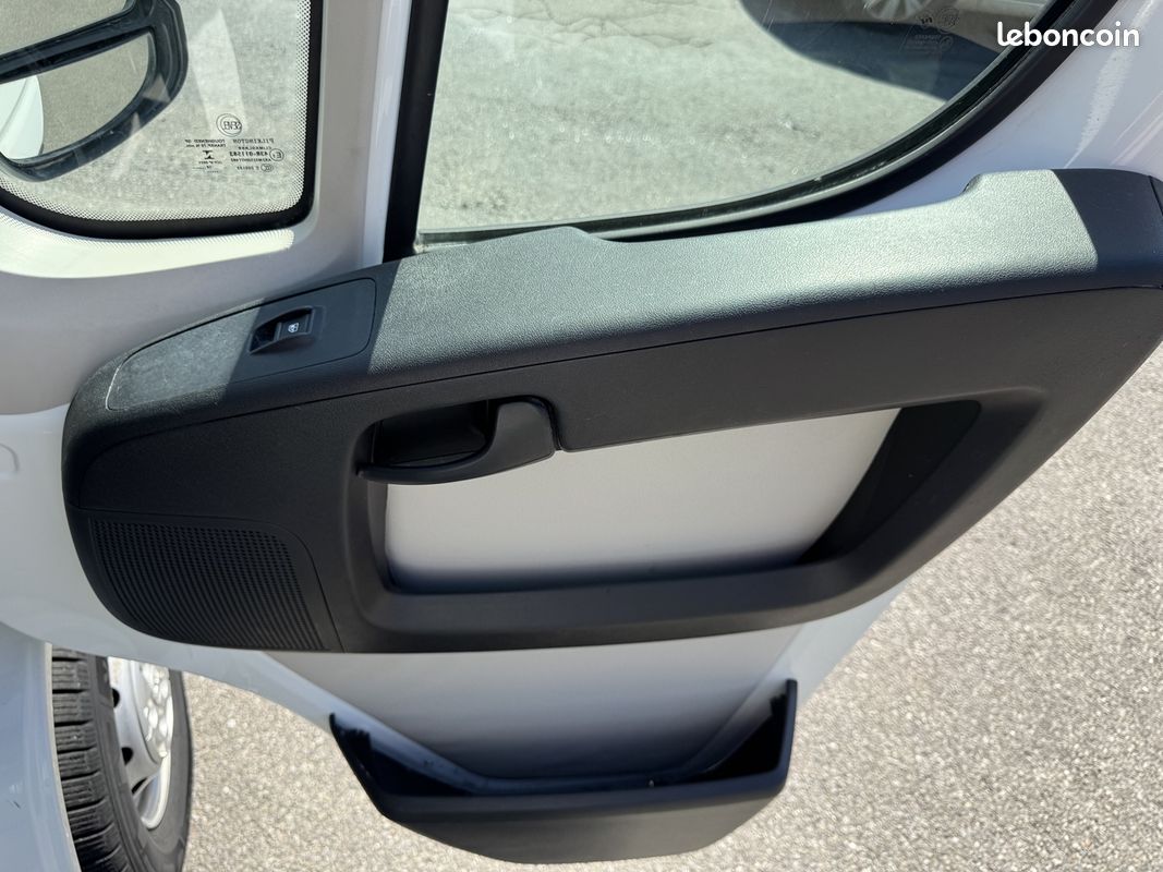 Peugeot BOXER FG 2.0 BLUEHDI 130CV 15 825 HT PLB AUTO (image 15)