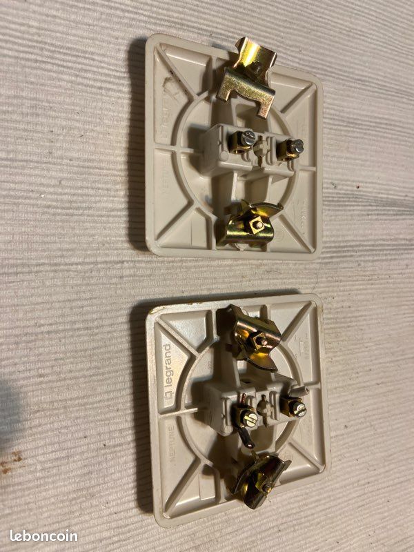 2 interrupteurs poussoirs Legrand ( Neptune) (image 2)