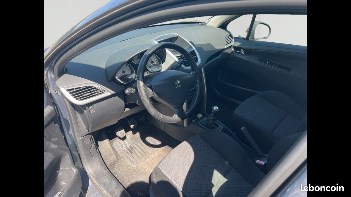 PEUGEOT 207 1.6 VTI 16V 120ch EXECUTIVE 2008 (image 14)