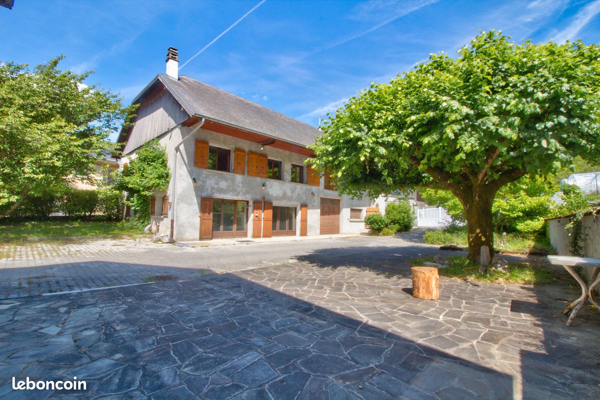 Maison 4 pièces 140 m² · à Sainte-Hélène-du-Lac · 140 m² · 448 000 €