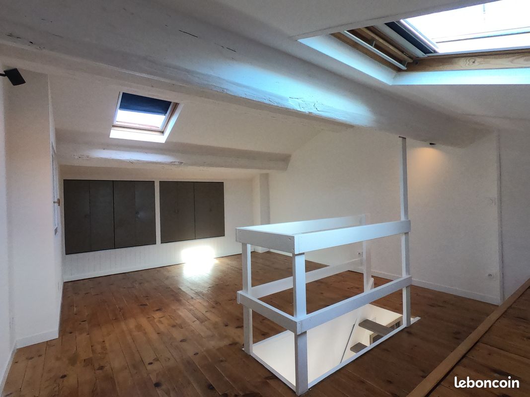 Grand T2/3 en duplex Mourillon