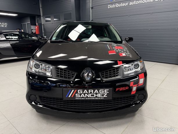 Renault Mégane R26-R noire (Solido) 1/43e Renault Mégane R26-R noire (Solido) 1/43e