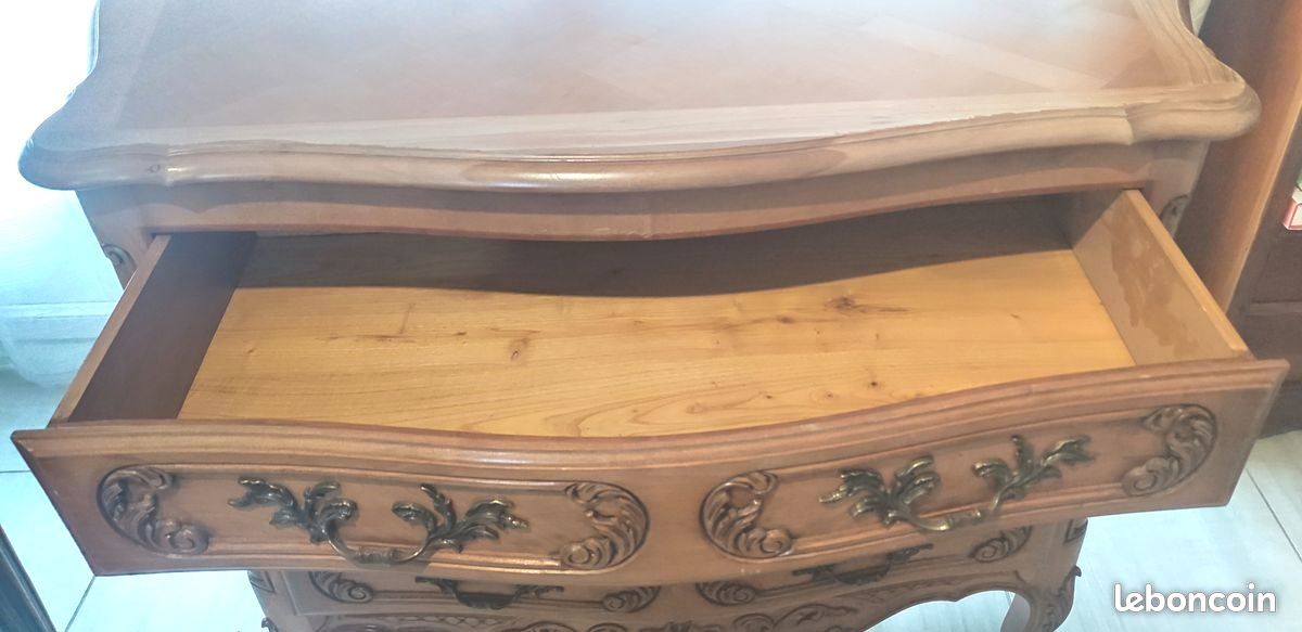 Commode 3 tiroirs, galbée style louis XV en bois massif (image 2)