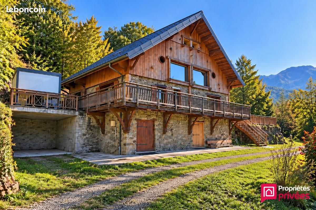 Maison 8 pièces 242 m² · à Ugine · 242 m² · 690 000 €