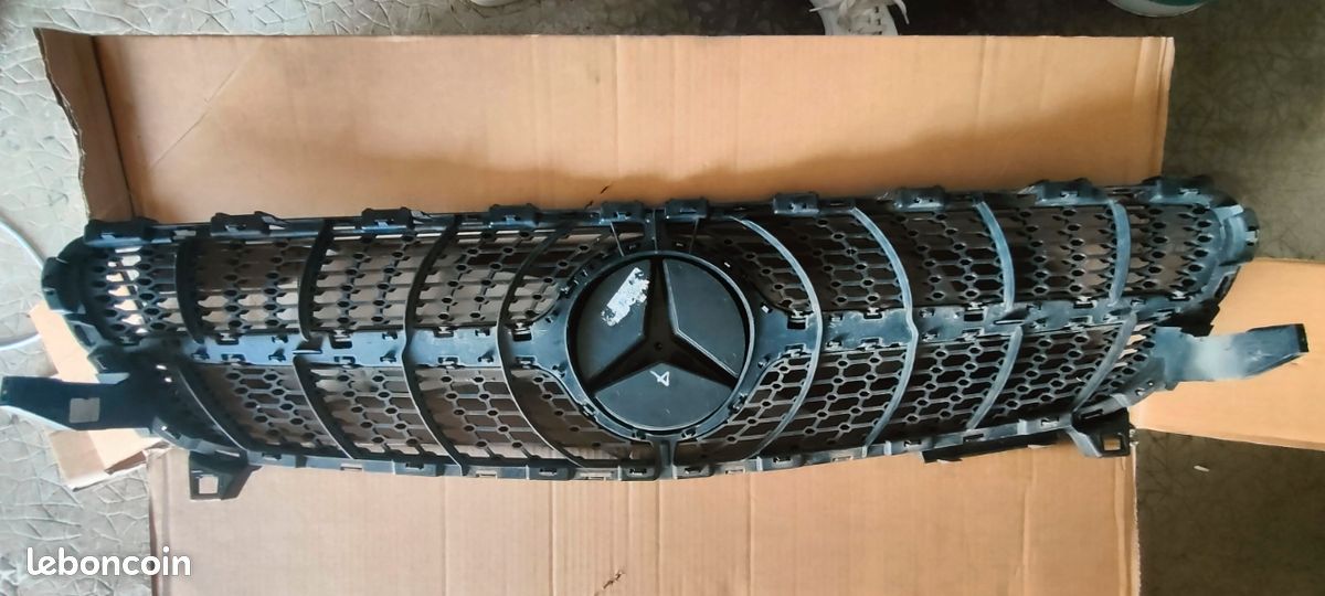 Calandre Mercedes Classe A 220 CDI 2015 (image 2)