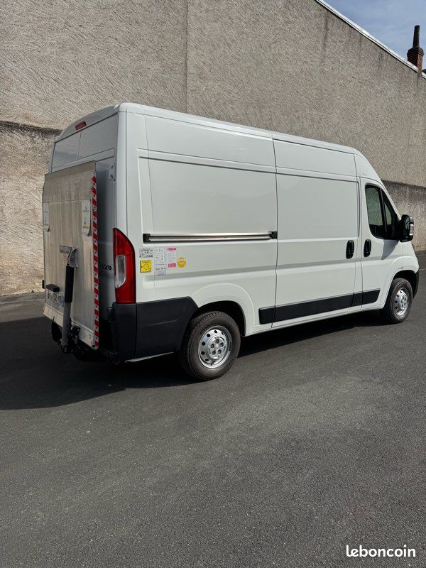 Peugeot boxer HDI avec hayon (image 1)