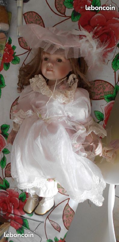 Poupée en porcelaine (image 2)