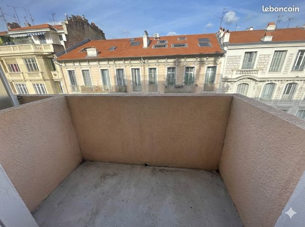 Studio 1 pièce 22 m² — 2