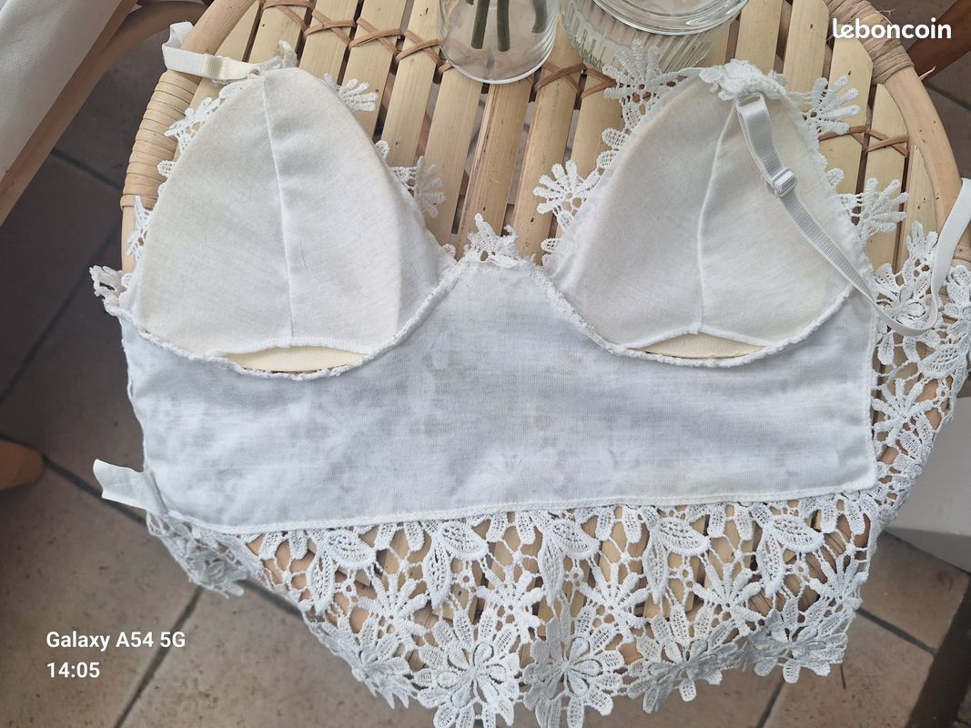 Haut blanc taille S – nylon/spandex – coques intégrées (image 2)
