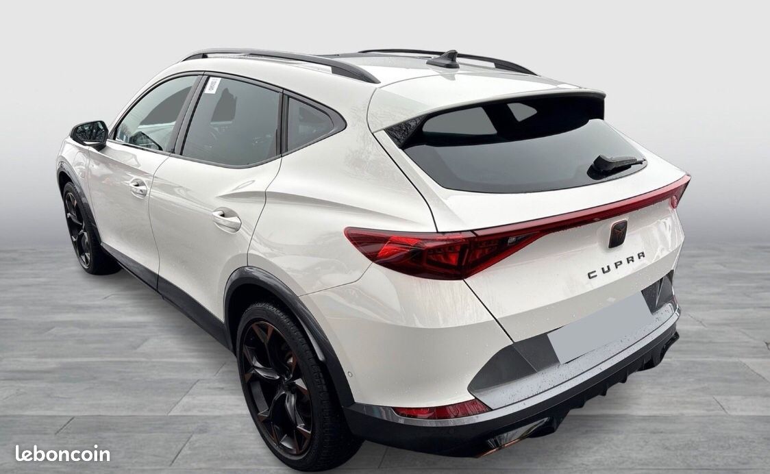 Cupra Formentor VZ 245 HYBRIDE RECHARGEABLE / TOIT OUVRANT VOLANT SUPERSPORT CAMERA DE RECUL COFF... (image 2)