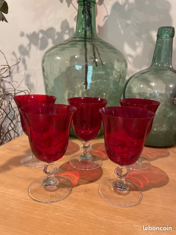 Cinq verres à vin vintage (image 1)