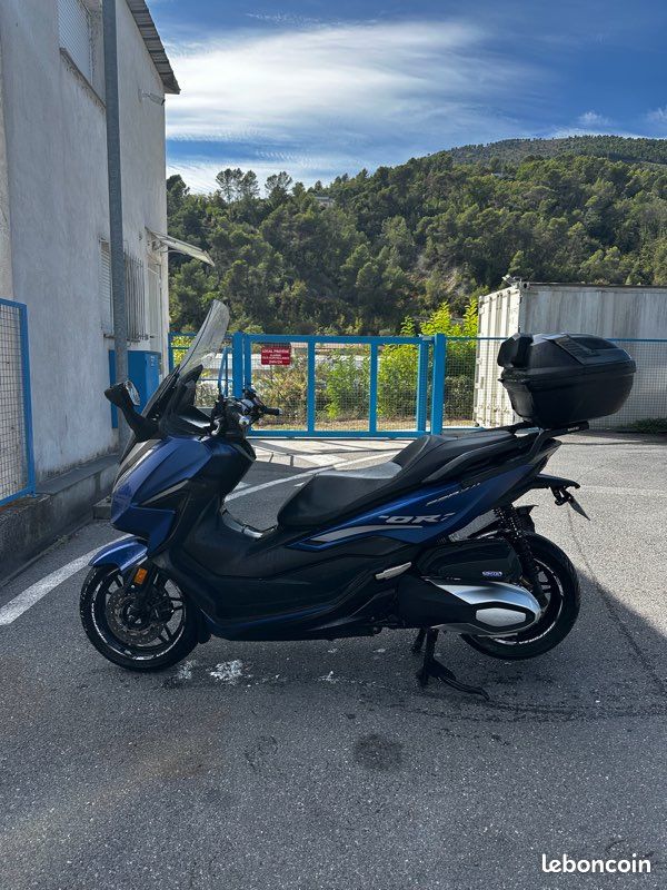 Honda forza 350 (image 1)