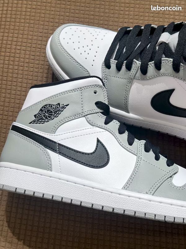 Jordan 1 Mid Light Smoke Grey taille 41 (image 5)