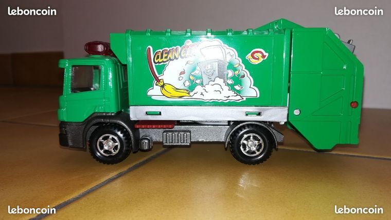 Lot de 3 camions / engins, Majorette, 1/100