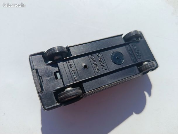 RARE RENAULT 4 L 1er secours CS 0501 SOLIDO POMPIERS ech 1/43 neuf en boite EUR 9,99 - FR