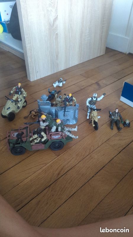 Personnage militaire+ armes et voiture (image 4)