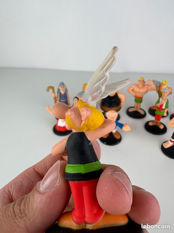 N°22 - 2 Figurines Astérix MCDONALDS McDO 2019 Claudius Cornedurus